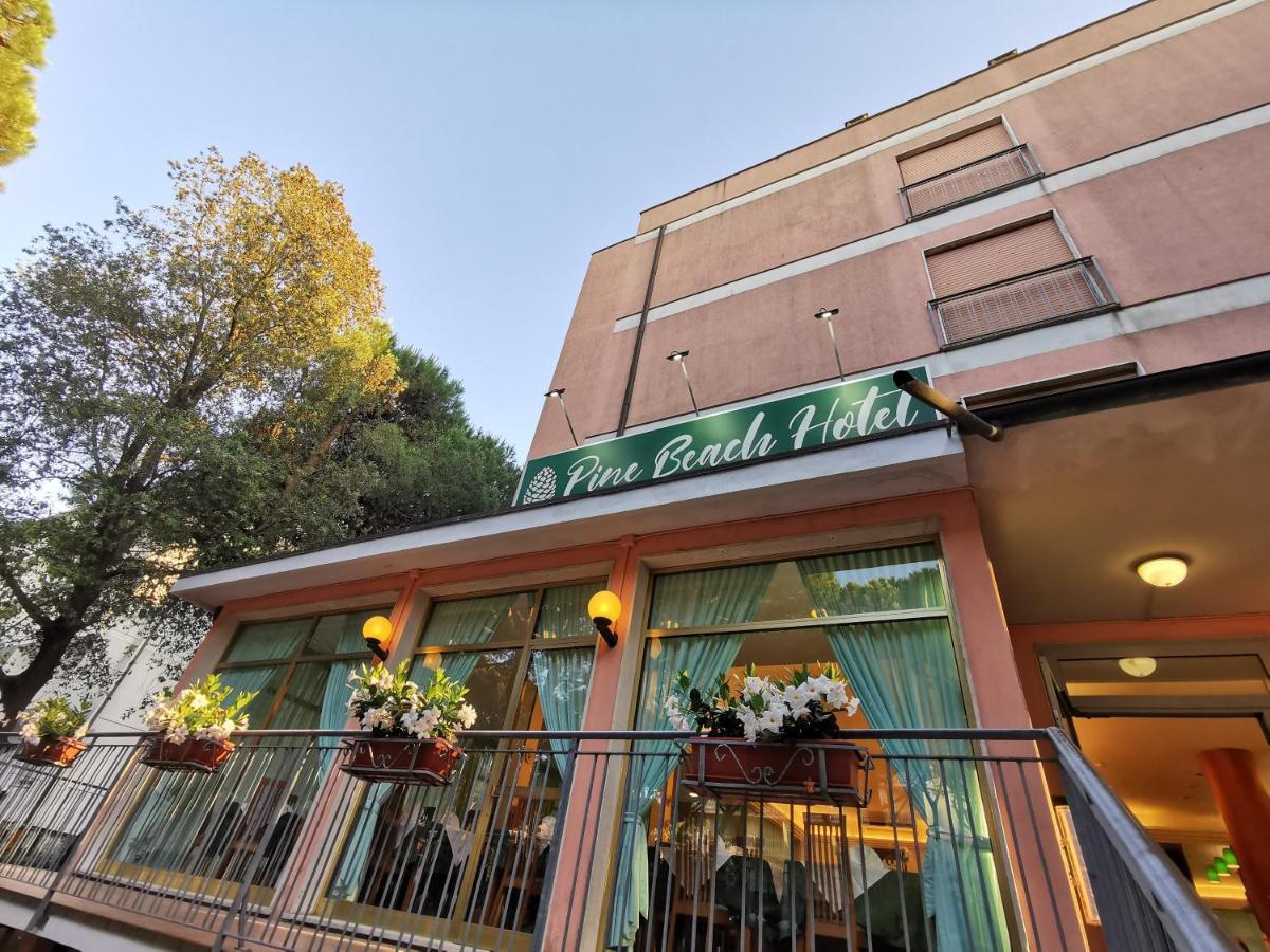 Hotel Pine Beach 罗索利纳马雷 外观 照片