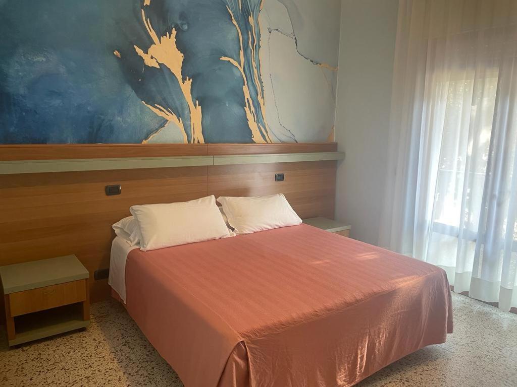 Hotel Pine Beach 罗索利纳马雷 外观 照片