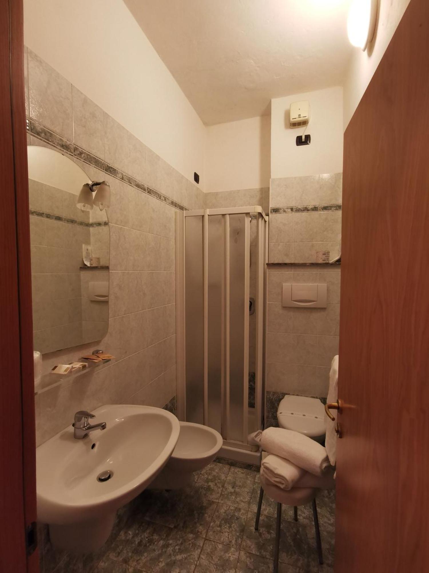 Hotel Pine Beach 罗索利纳马雷 外观 照片