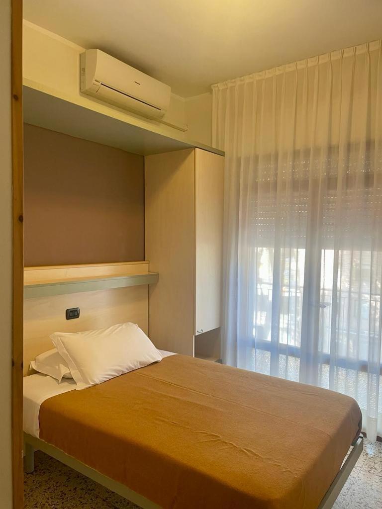 Hotel Pine Beach 罗索利纳马雷 外观 照片