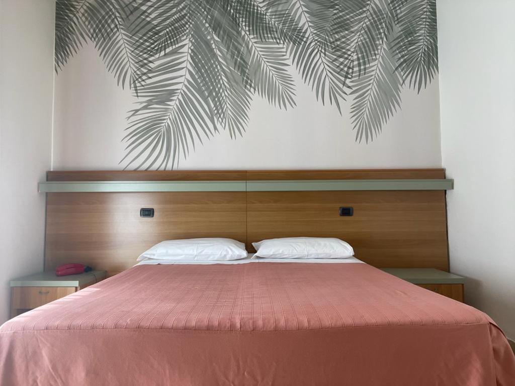 Hotel Pine Beach 罗索利纳马雷 外观 照片