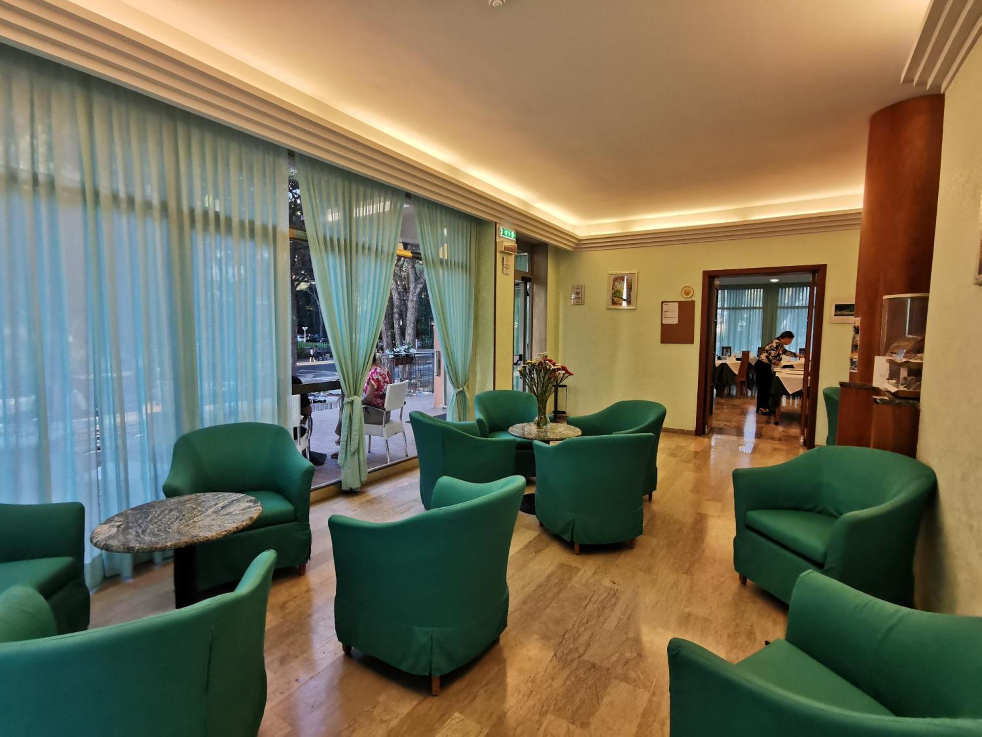 Hotel Pine Beach 罗索利纳马雷 外观 照片
